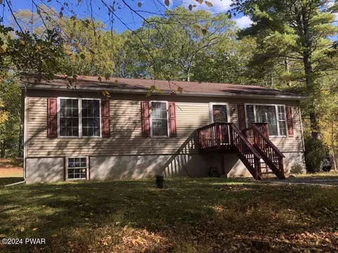 118 Spicebush Ln, Milford, PA 18337