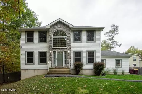 100 Redwood Ct, Milford, PA 18337