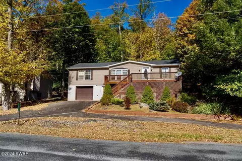 1035 Oak Ter, Lake Ariel, PA 18436