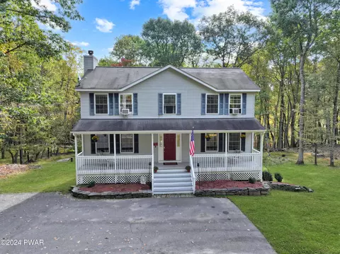 140 Arrowood Dr, Milford, PA 18337
