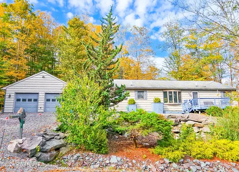 6 Greenview Ct, Lake Ariel, PA 18436