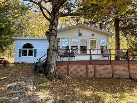 157 Ridgefield Pt, Greentown, PA 18426