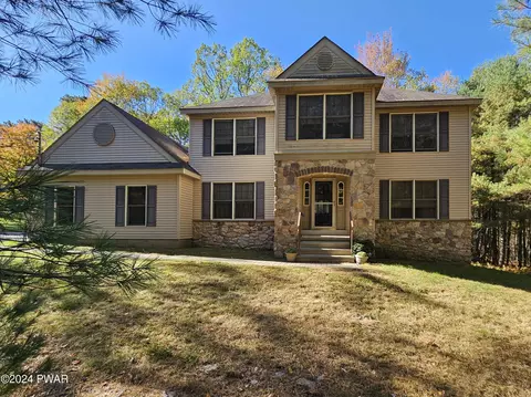 132 Pheasant Ln, Dingmans Ferry, PA 18328
