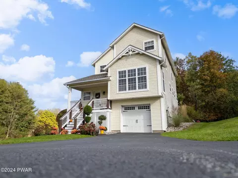 240 Hawthorne Village Ct, East Stroudsburg, PA 18302