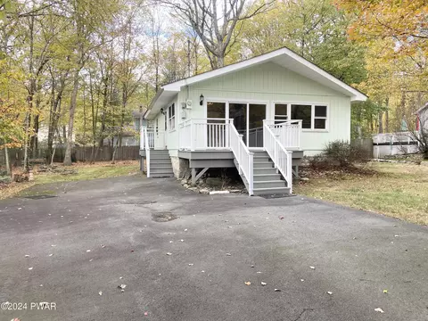 208 Lake Dr, Dingmans Ferry, PA 18328