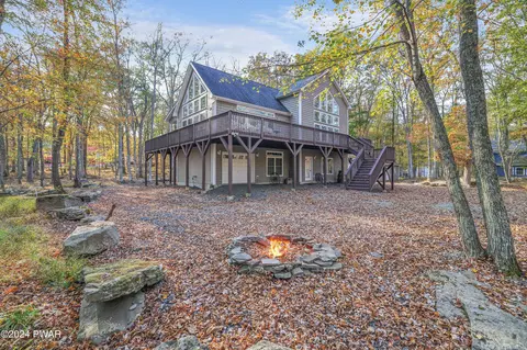 288 Falling Waters Blvd, Lackawaxen, PA 18435