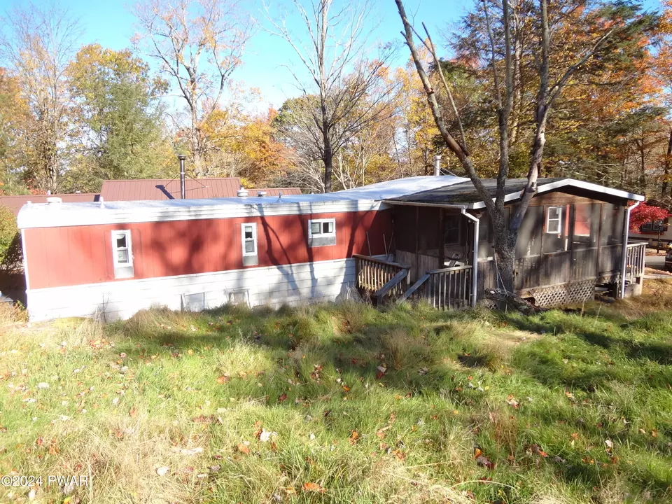  147 Granite Dr, Greentown, PA 18426 photo 3