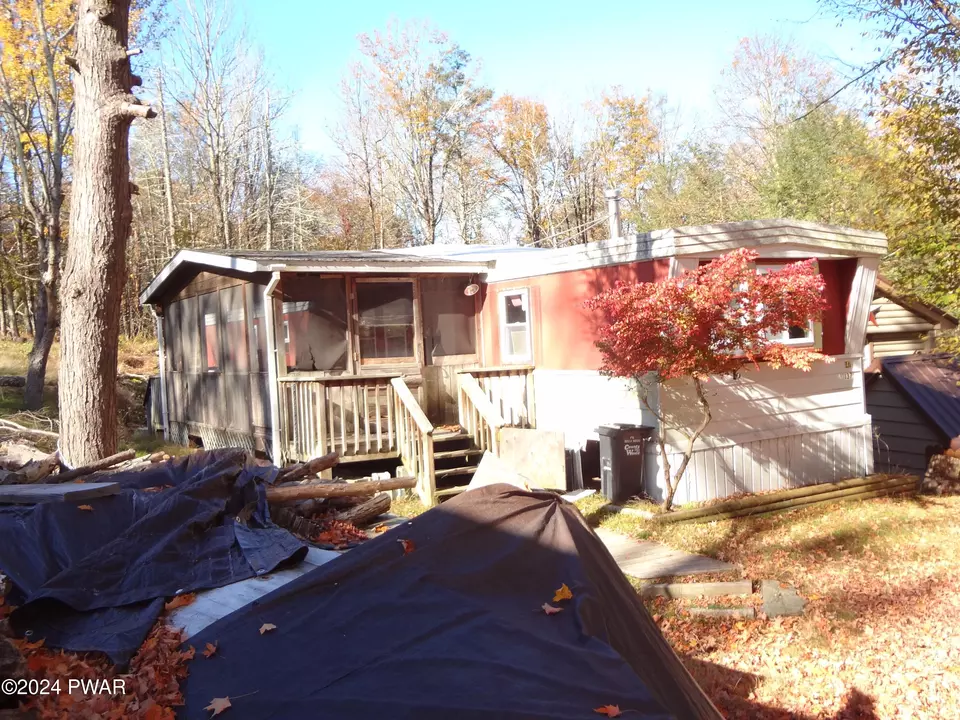  147 Granite Dr, Greentown, PA 18426 photo 2