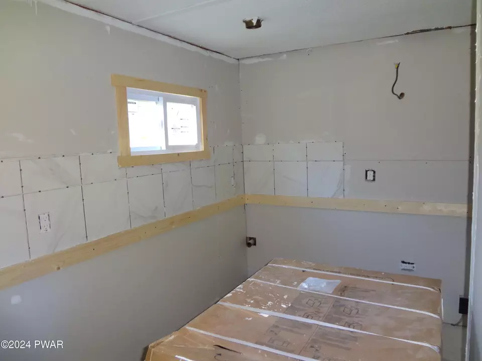  147 Granite Dr, Greentown, PA 18426 photo 5