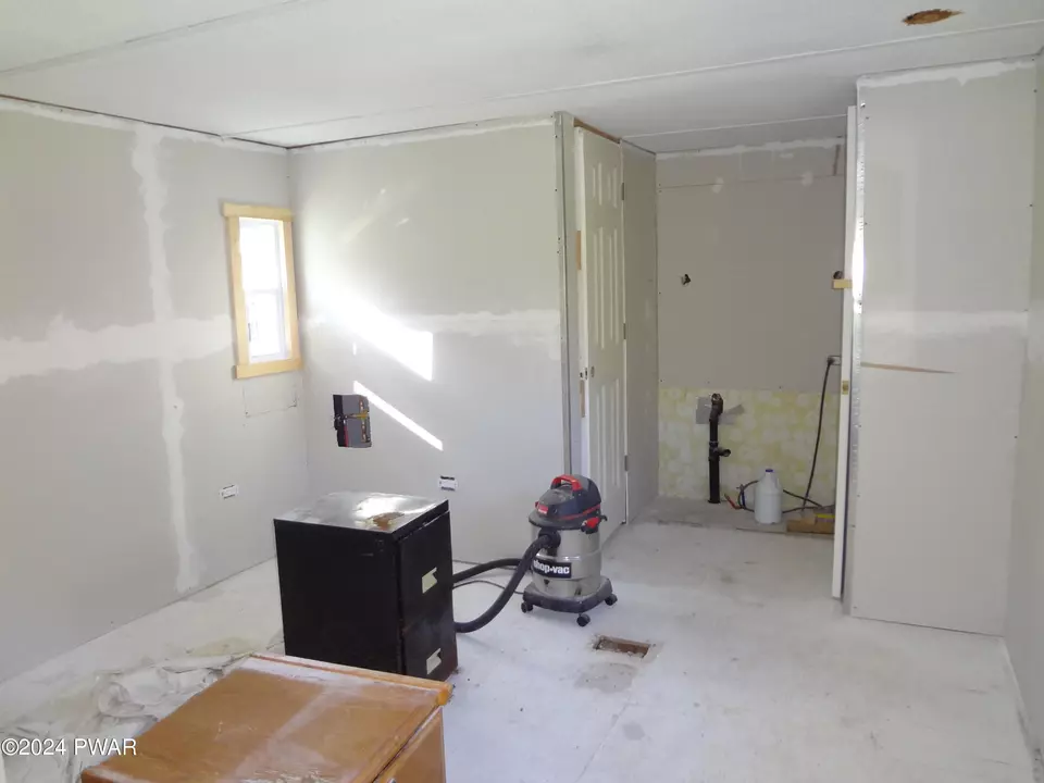  147 Granite Dr, Greentown, PA 18426 photo 15