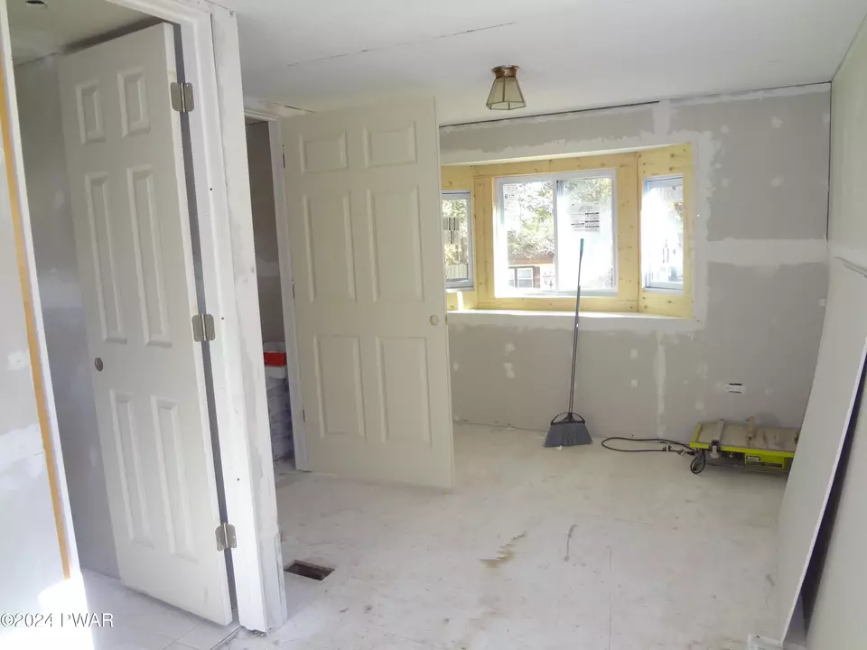 147 Granite Dr, Greentown, PA 18426 photo 10