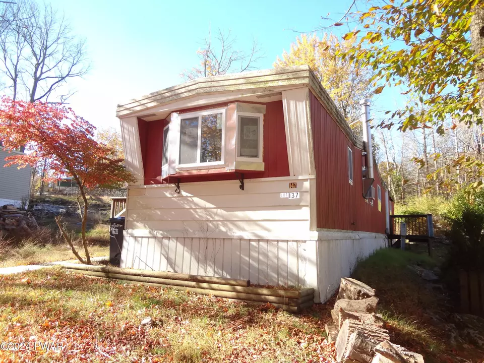  147 Granite Dr, Greentown, PA 18426 photo 1