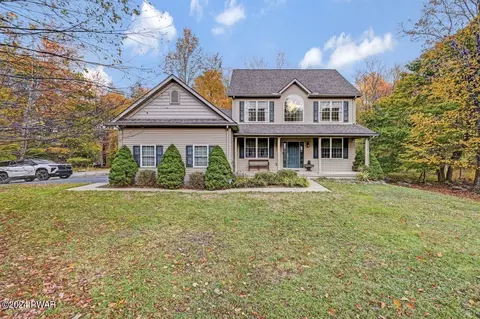 4 Slate Ct, Lake Ariel, PA 18436