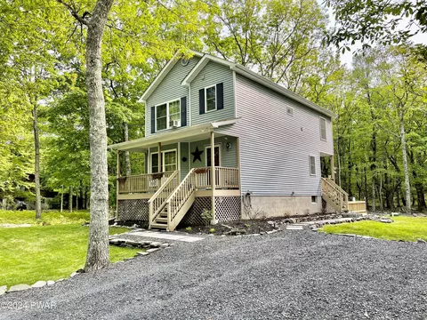 104 Beach Pl, Shohola, PA 18458
