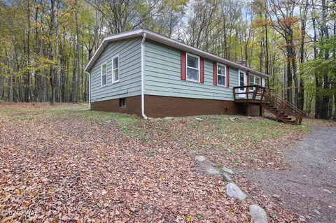 109 Running Deer Dr, Greentown, PA 18426