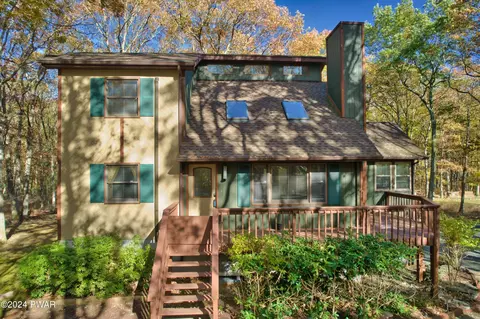 102 Maple Ridge Rd, Milford, PA 18337