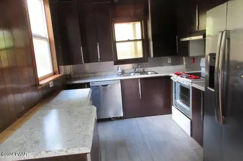 Kitchen - 111 Osprey Cir, Bushkill, PA 18324 photo 1 of 2