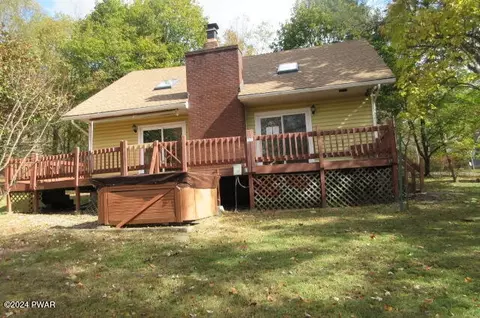 111 Osprey Cir, Bushkill, PA 18324