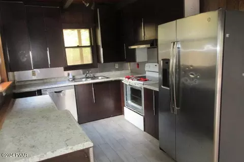 Kitchen - 111 Osprey Cir, Bushkill, PA 18324 photo 2 of 2
