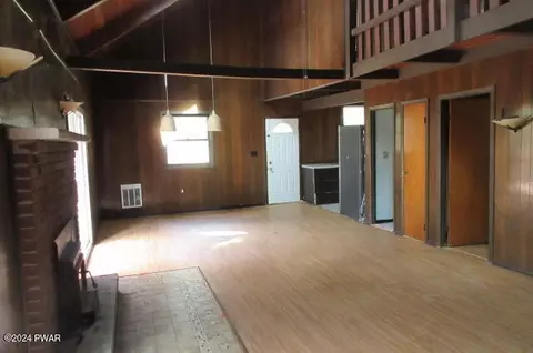Living - 111 Osprey Cir, Bushkill, PA 18324 photo 3 of 3