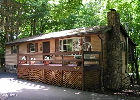 997 Forest Ln, Lake Ariel, PA 18436