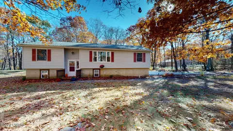 157 Iroquois Trl, Milford, PA 18337