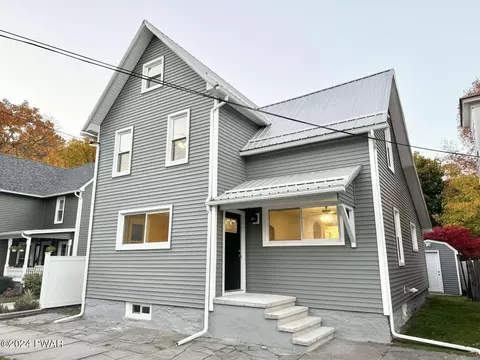 415 15th St, Honesdale, PA 18431