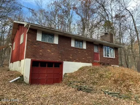 241 Forest Ridge Dr, Hawley, PA 18428