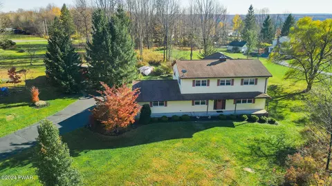 1013 Woodlyn Ln, Honesdale, PA 18431