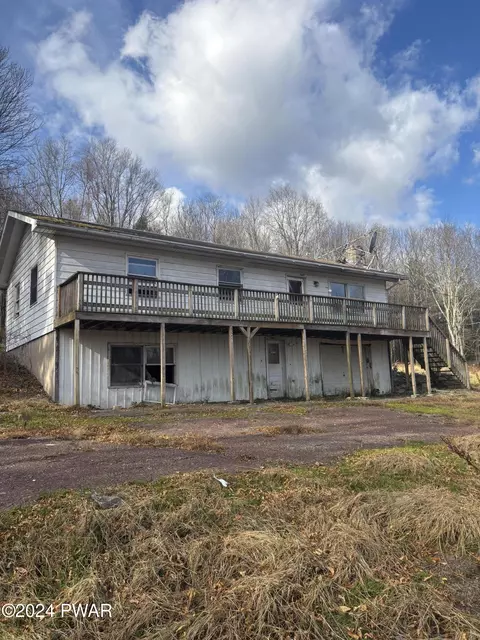 55 E Sterling Rd, Newfoundland, PA 18445