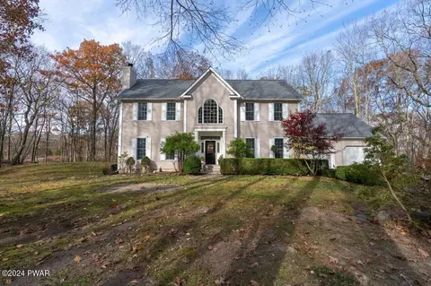 102 Brook Park Ct, Milford, PA 18337