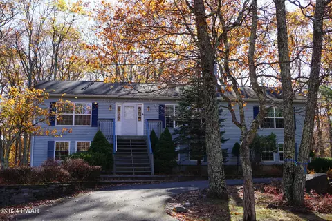 101 Blue Spruce Ct, Milford, PA 18337