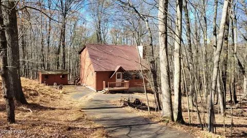 117 Westwood Cir, Dingmans Ferry, PA 18328