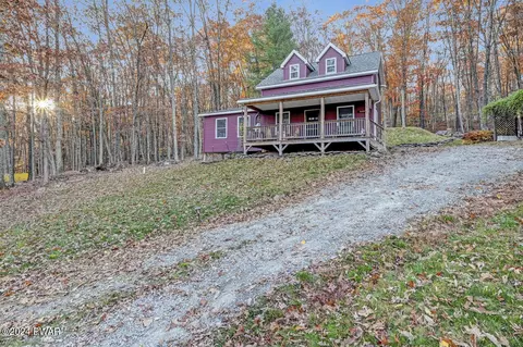 62 Oak Mountain Dr, Hawley, PA 18428