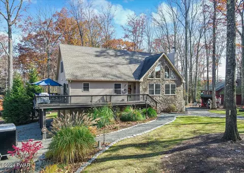 72 Summit Cir, Lakeville, PA 18438