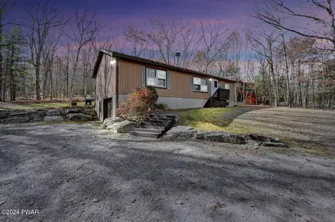 123 Eagle Rock Rd, Lackawaxen, PA 18435