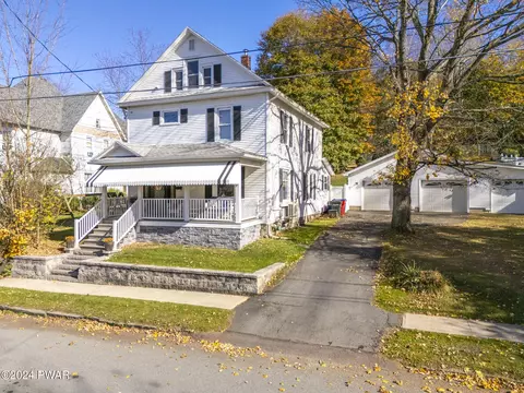 12 Wayne St, Carbondale, PA 18407