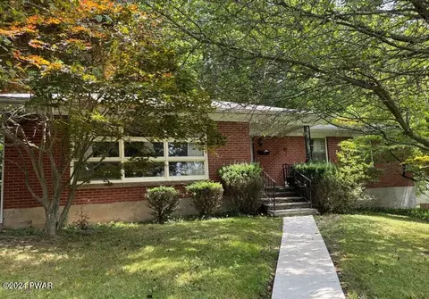 108 Gentilly Dr, Clarks Summit, PA 18411