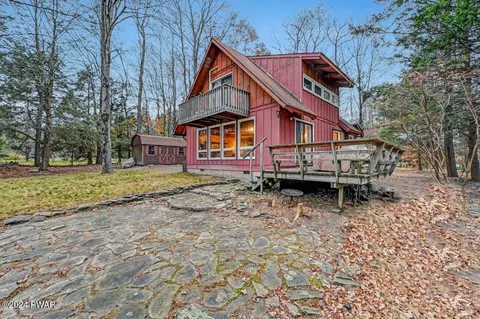 113 Smithview Dr, Greentown, PA 18426
