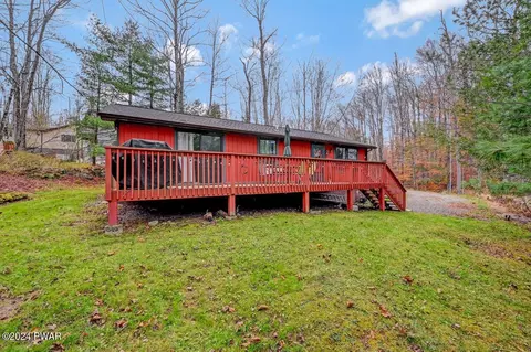 21 Tarot Ct, Lake Ariel, PA 18436