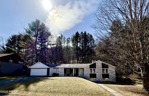 1839 Parkway Dr, Honesdale, PA 18431