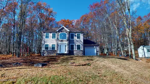 4365 Pine Ridge Dr, Bushkill, PA 18324