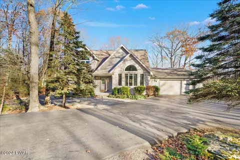 147 Goldrush Dr, Lords Valley, PA 18428