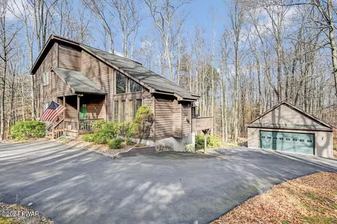 18 Lakewood Ct, Lake Ariel, PA 18436