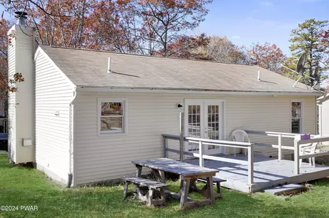 1078 Bear Dr, Bushkill, PA 18324 photo 3