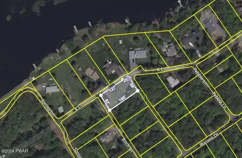 41 Birch Ln, Gouldsboro, PA 18424