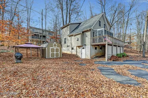 1036 Lakeland Dr, Lake Ariel, PA 18436
