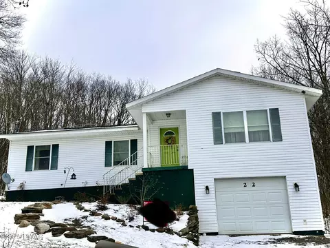 22 Firemans Ln, Browndale, PA 18411