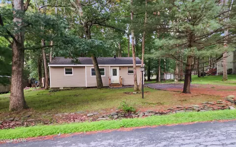 120 Slaymaker Rd, Milford, PA 18337