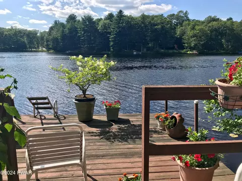 108 Lakeshore Dr, Dingmans Ferry, PA 18328
